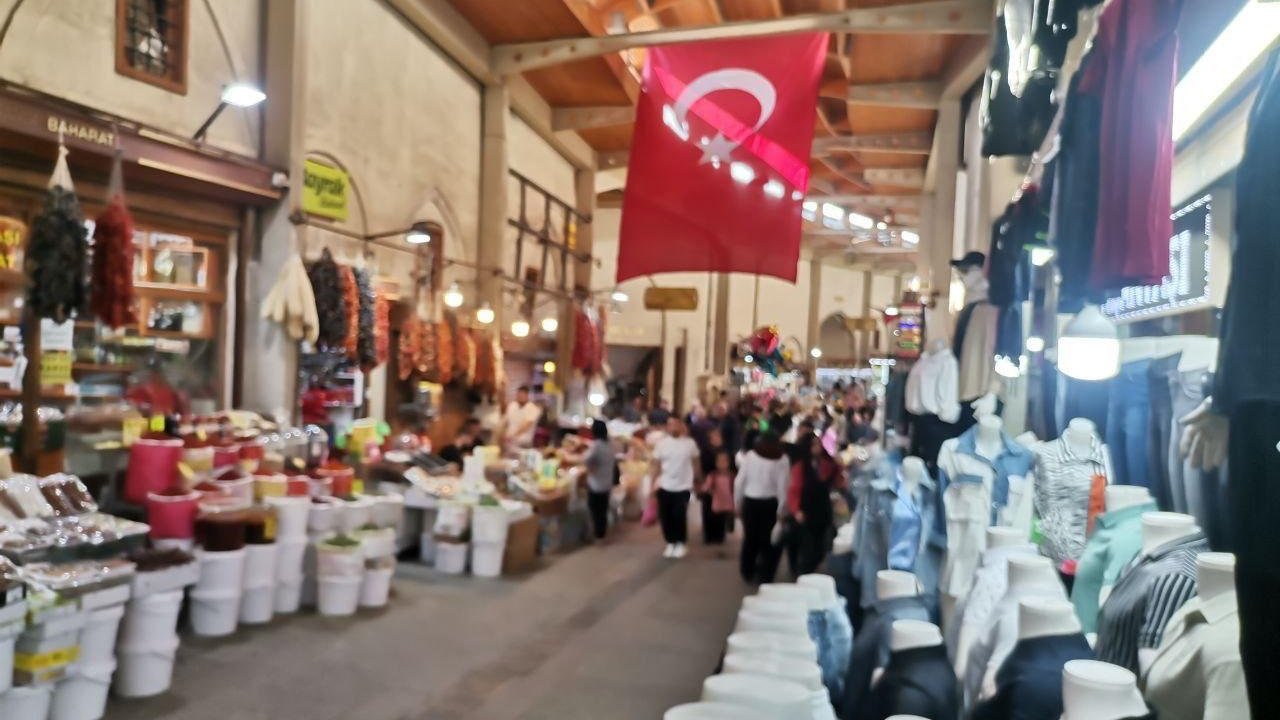 Kahramanmaraş’ta Bayram Hareketliliği: Tarihi Çarşıda Yoğunluk, Evlerde Tatlı Telaşı