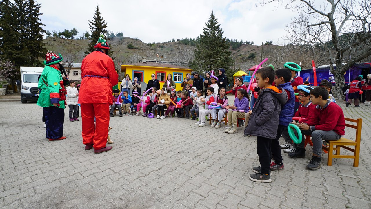 Büyükşehir’den Sarıçukur’da Miniklere Eğlence ve Bilim Dolu Bir Gün!