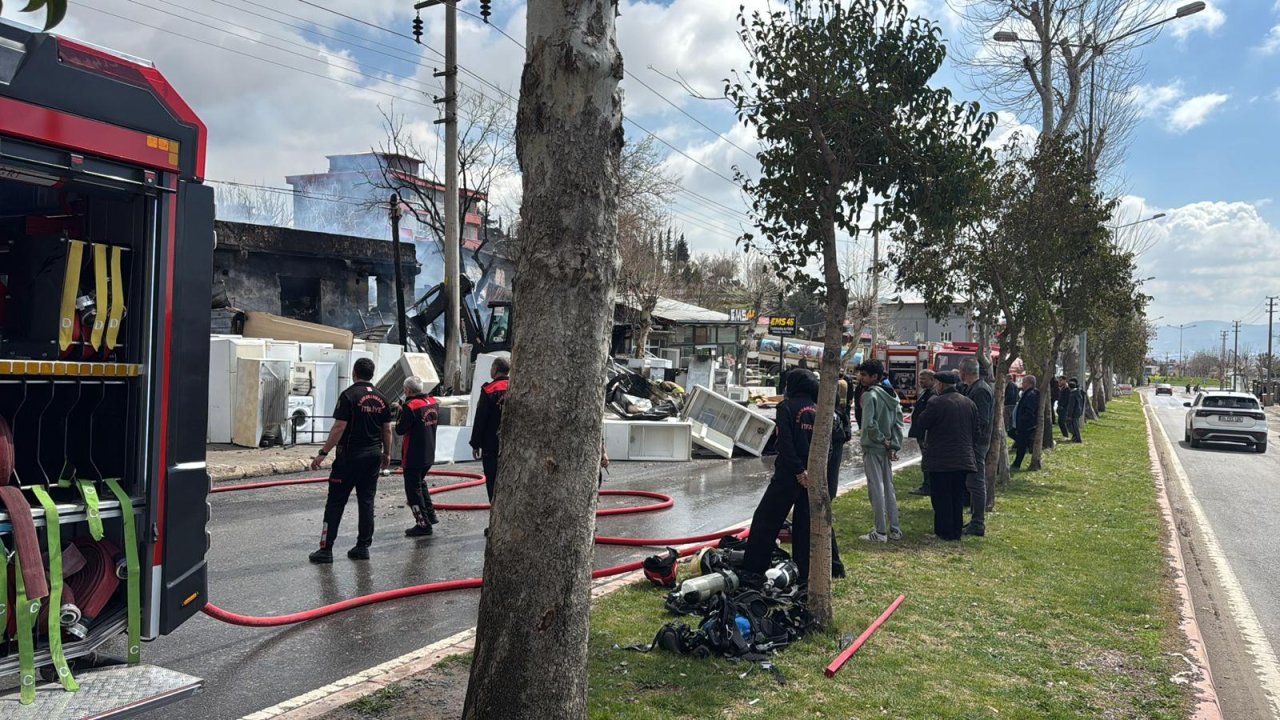 Kahramanmaraş’taki yangın yürekleri ağza getirdi!