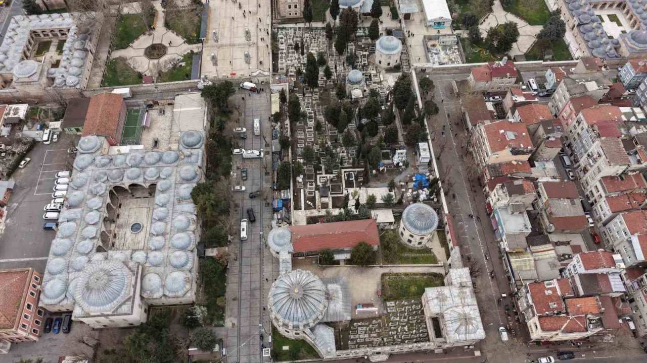 Fatih Camii Haziresi Nerede? İlber Ortaylı Fatih Camii Haziresi’ne Defnedildi! Fatih Camii Haziresi Nerede, Kimler Defnedilir?