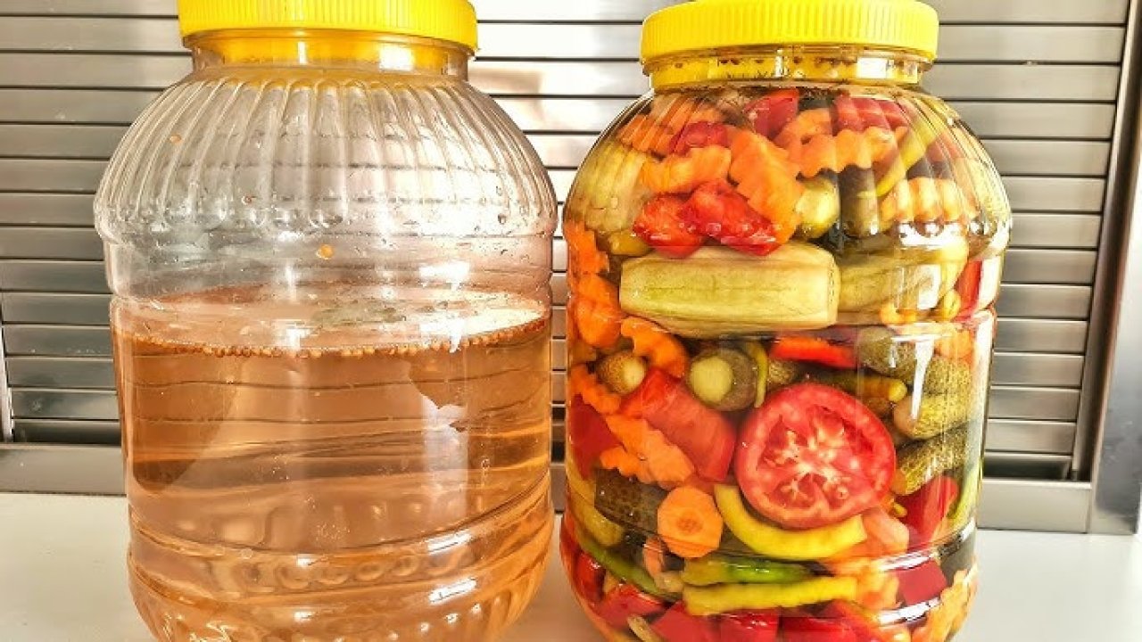 Turşunun Suyu Nasıl Değiştirilir? Bulanık Turşu Suyu Temizleme Yöntemleri ve Püf Noktaları