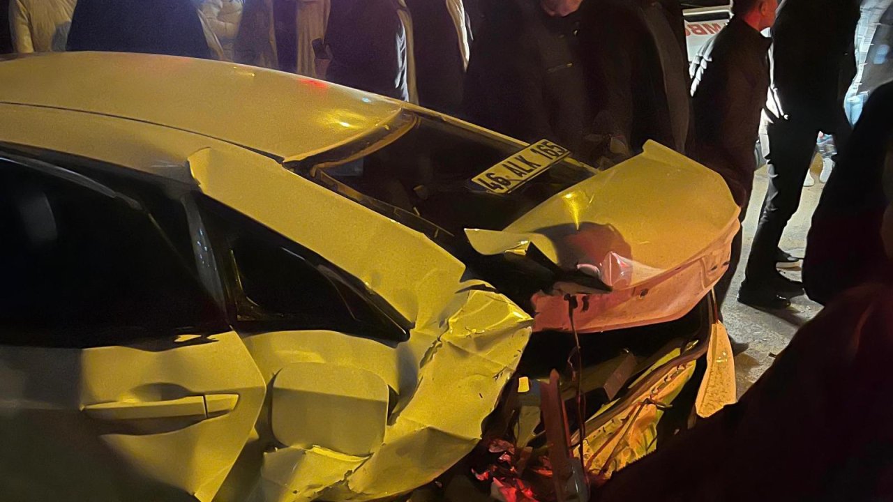 Afşin’de Otomobil Park Halindeki 4 Araca Çarptı: 1 Yaralı