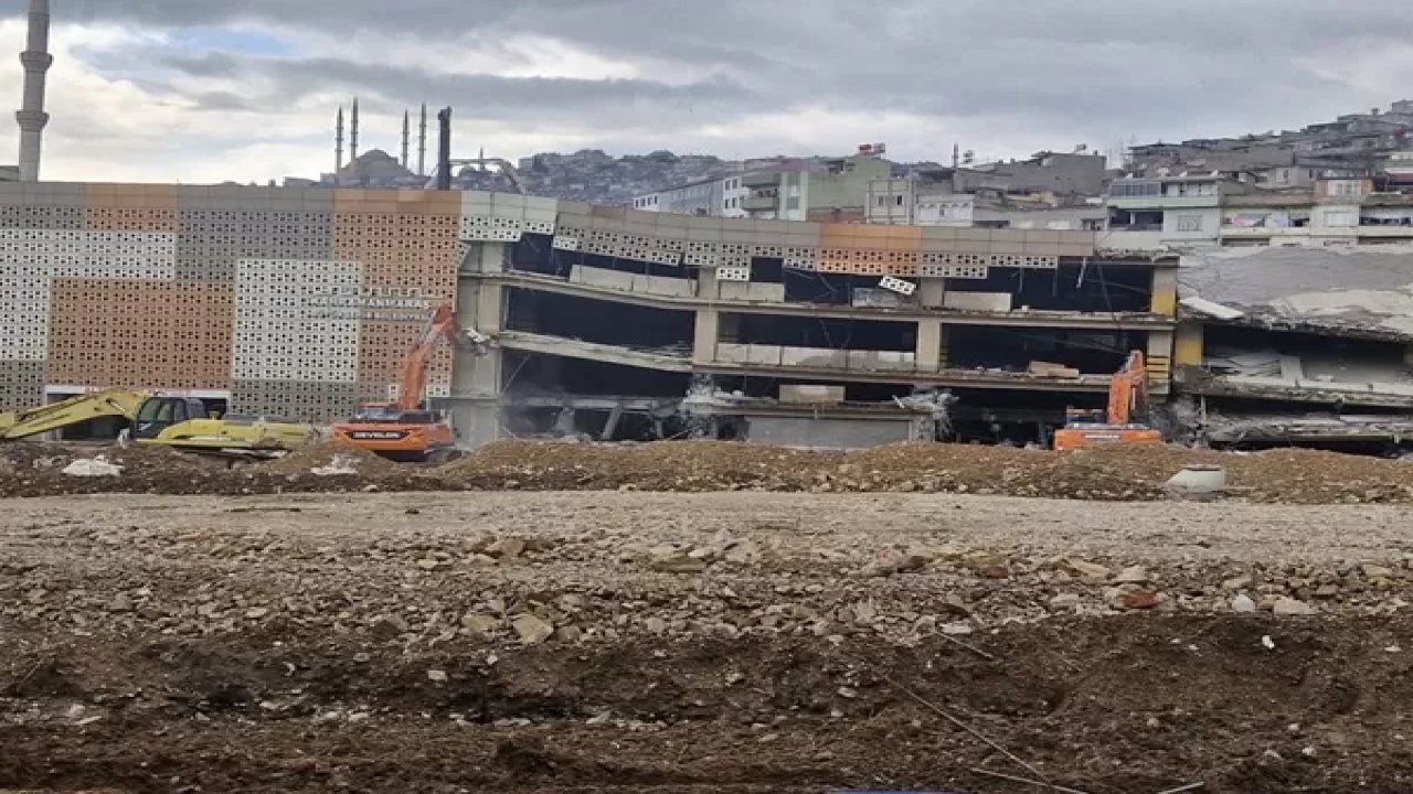 Kahramanmaraş’ta Bir Devrin Sonu! Arasa Otoparkı Yıkılıyor