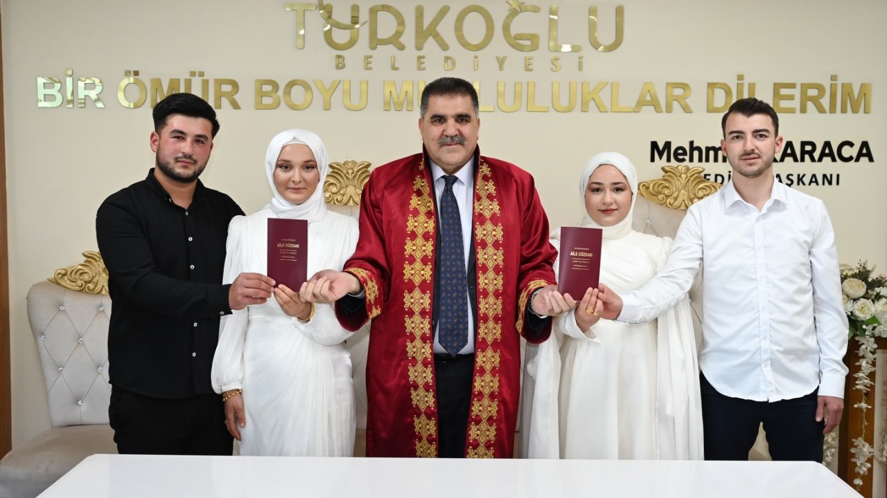 Kahramanmaraş Türkoğlu’nda Çifte Mutluluk: İki Kardeş Aynı Gün Dünyaevine Girdi