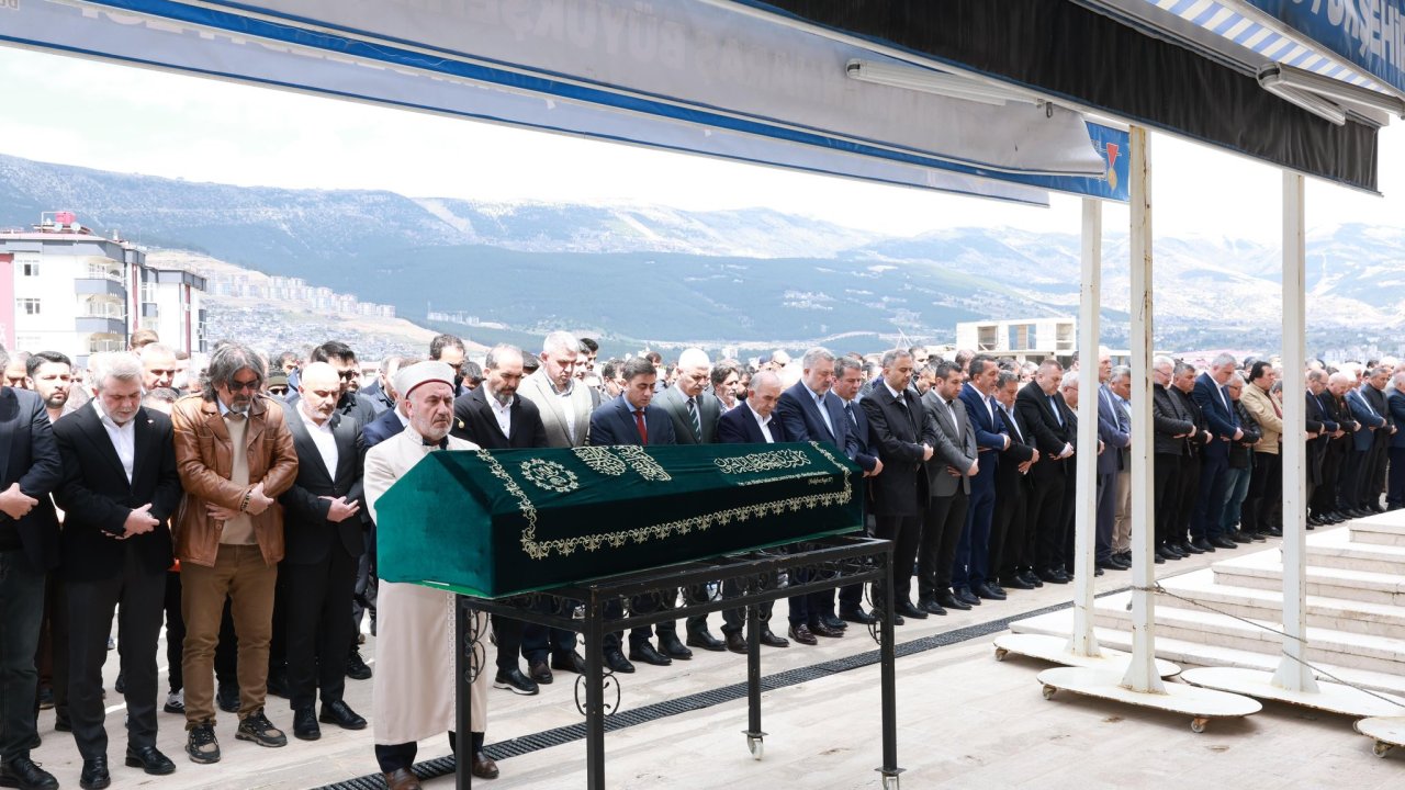 Ahmet Özdemir’in Annesi Ayşe Özdemir Son Yolculuğuna Uğurlandı