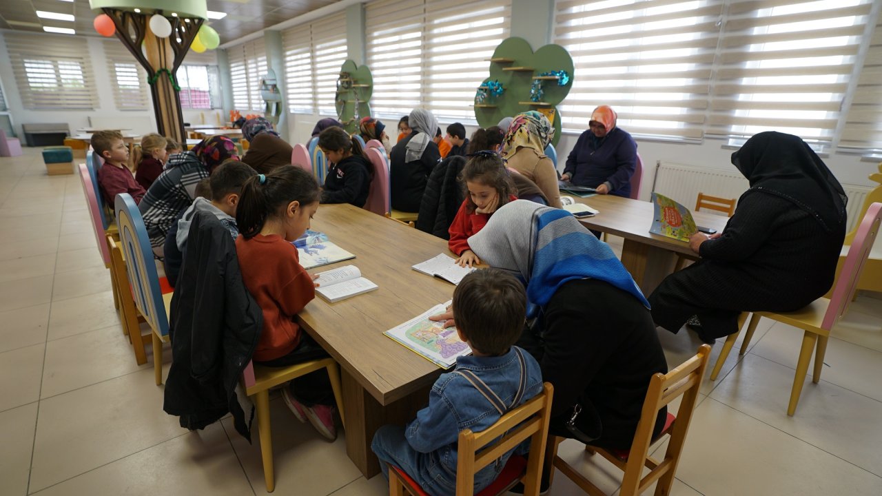 Anne ve Çocuklar Kahramanmaraş Büyükşehir’in Etkinliğinde Ortak Okuma Keyfi Yaşadı!