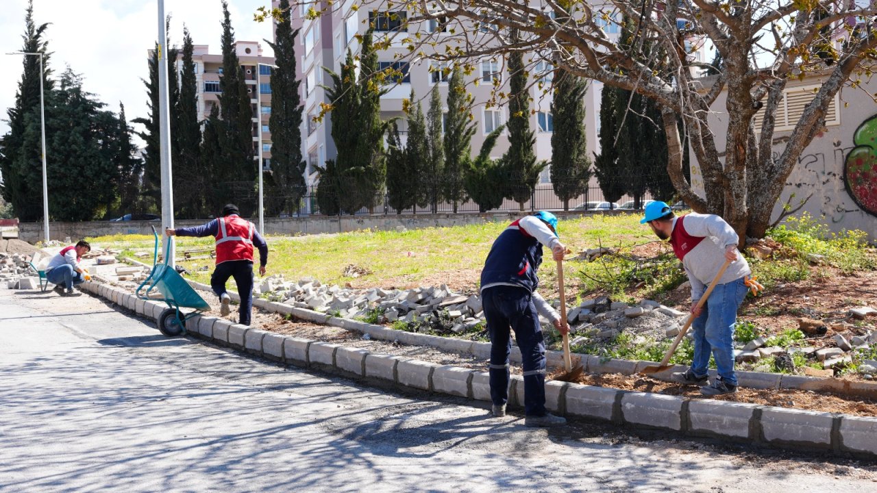 Onikişubat Belediyesi’nden 9 farklı mahallede eş zamanlı kaldırım ve yol çalışması!