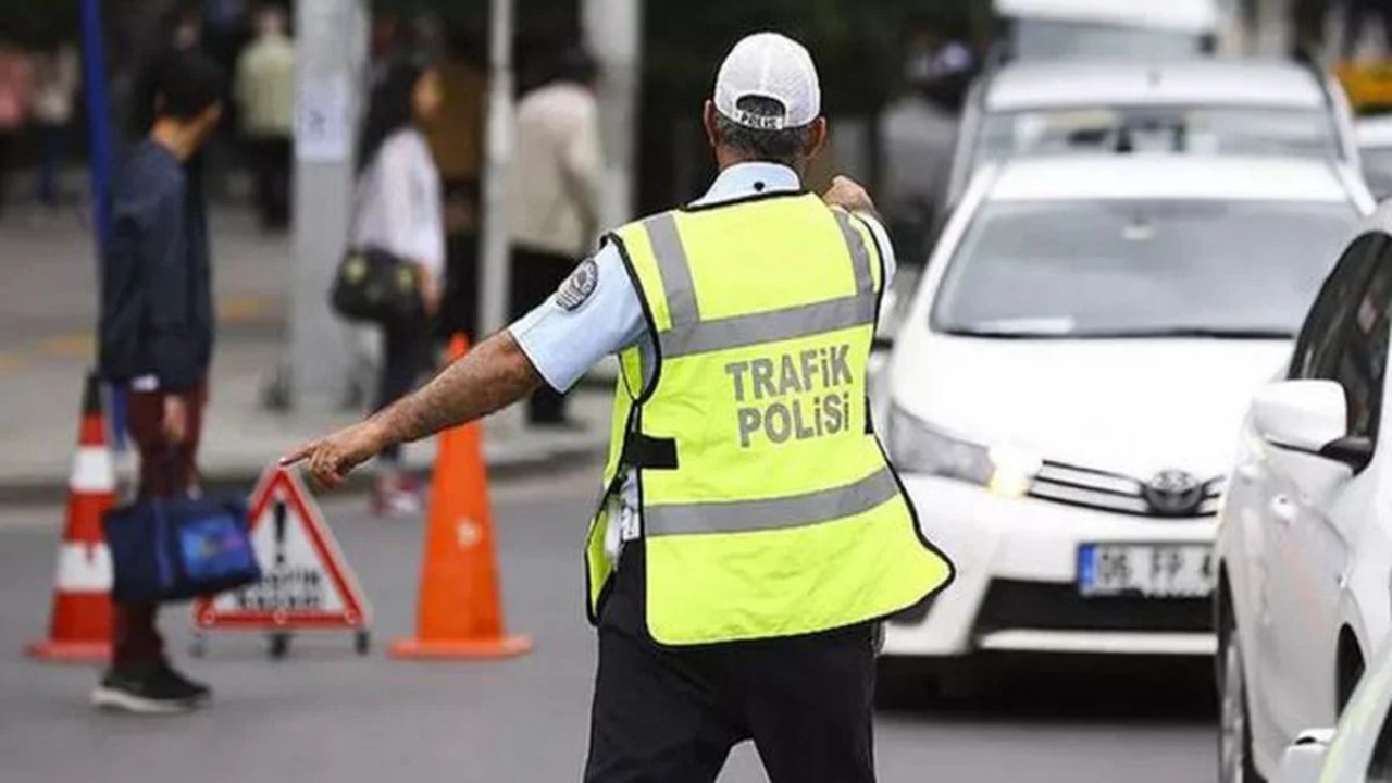 Multimedya Ekran ve APP Plaka Yasak mı? Nisan 2026 Trafik Yönetmeliği Detayları