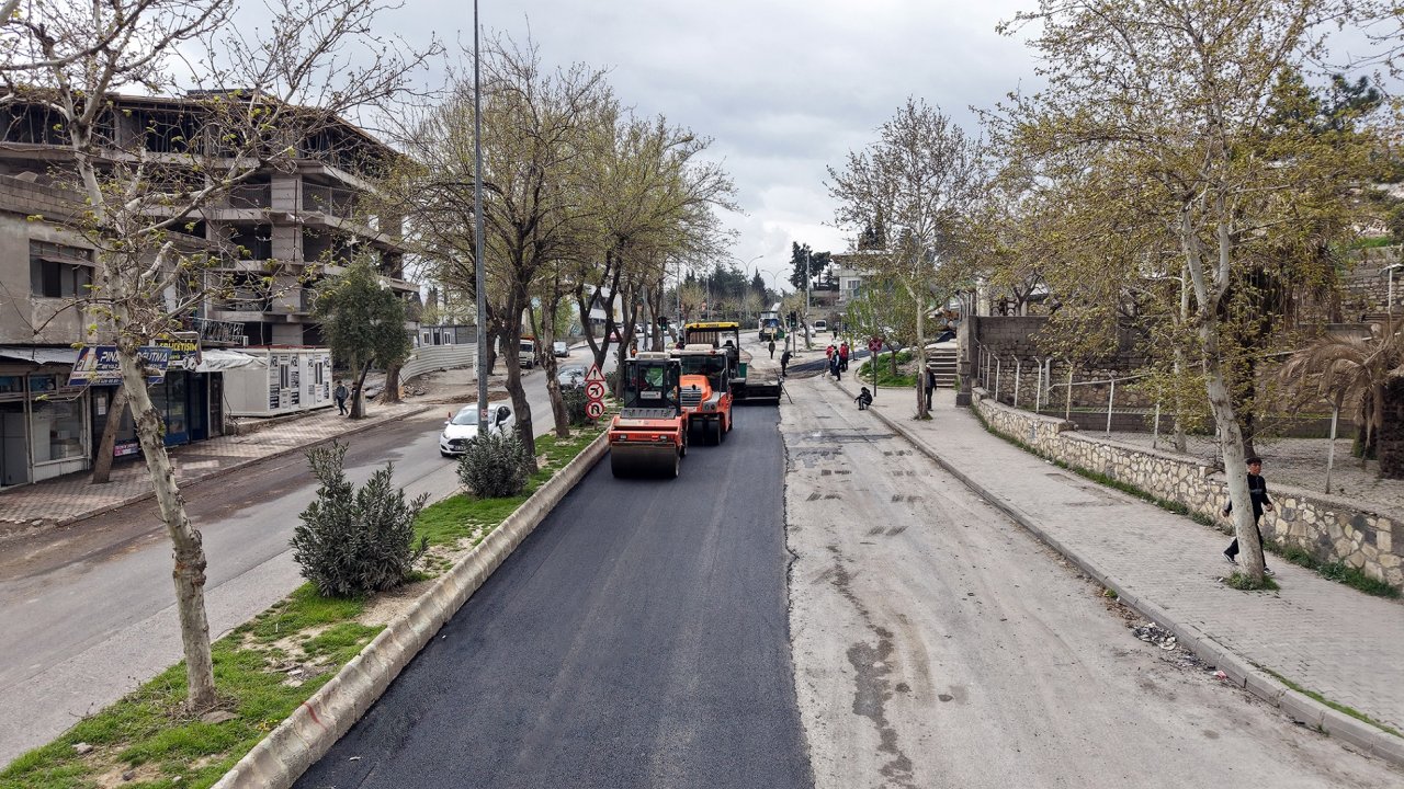 Sait Zarifoğlu Bulvarı’nda asfalt başladı!
