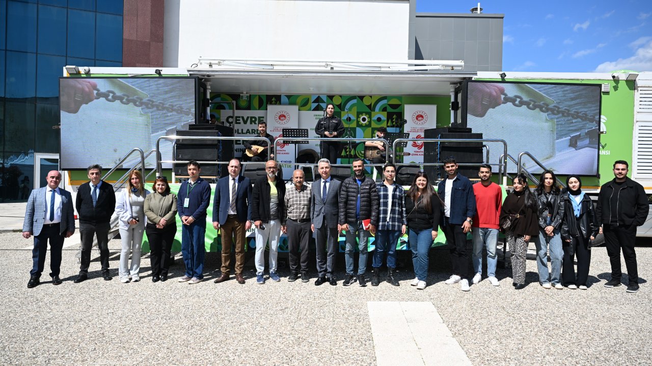 Rektör Okumuş, Yeşil Kampüs Festivalinde Stantları İnceledi!