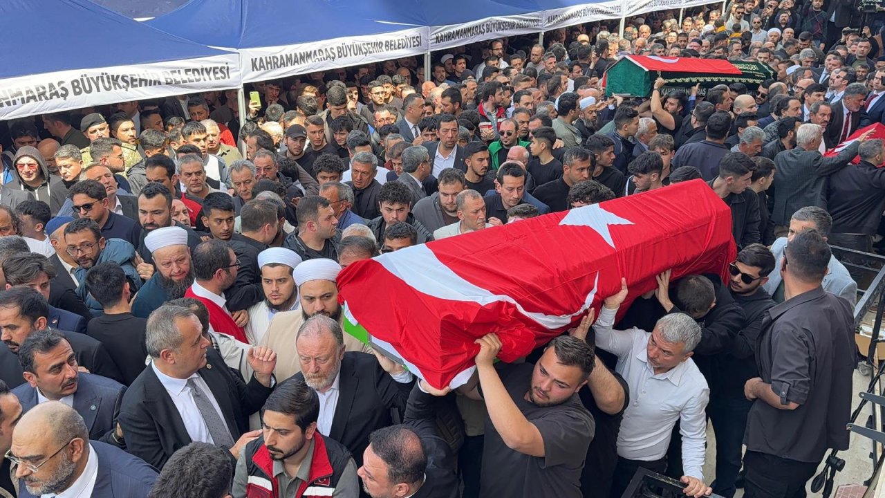 Kahramanmaraş’ta öğrenciler gözyaşlarıyla son yolculuğuna uğurlanıyor!