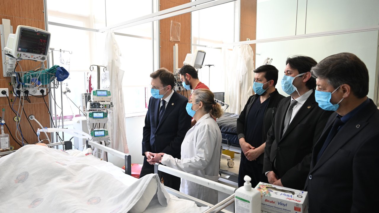 AK Parti Genel Başkan Yardımcısı Yerebakan, KSÜ’de Yaralıları Ziyaret Etti!