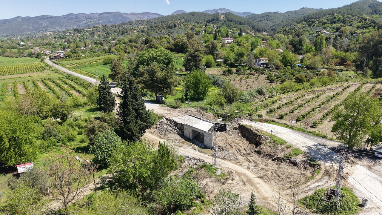 Andırın’da 5 Mahalleye Ulaşım Sağlayan Köprü Menfezde Sona Gelindi!