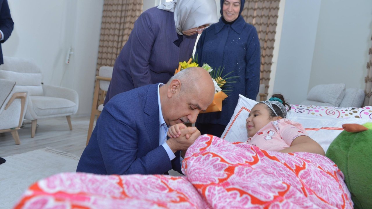 Vahit Kirişci ve Ak Parti Heyetinden Yaralı Öğrencilere Geçmiş Olsun Ziyareti!