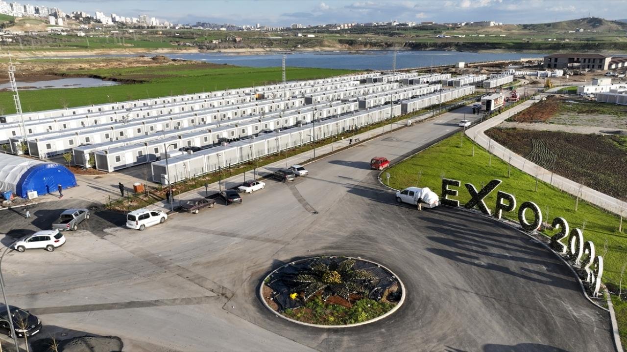 Konteyner kentler boşalıyor, depremzedeler yeni evlerine taşınıyor