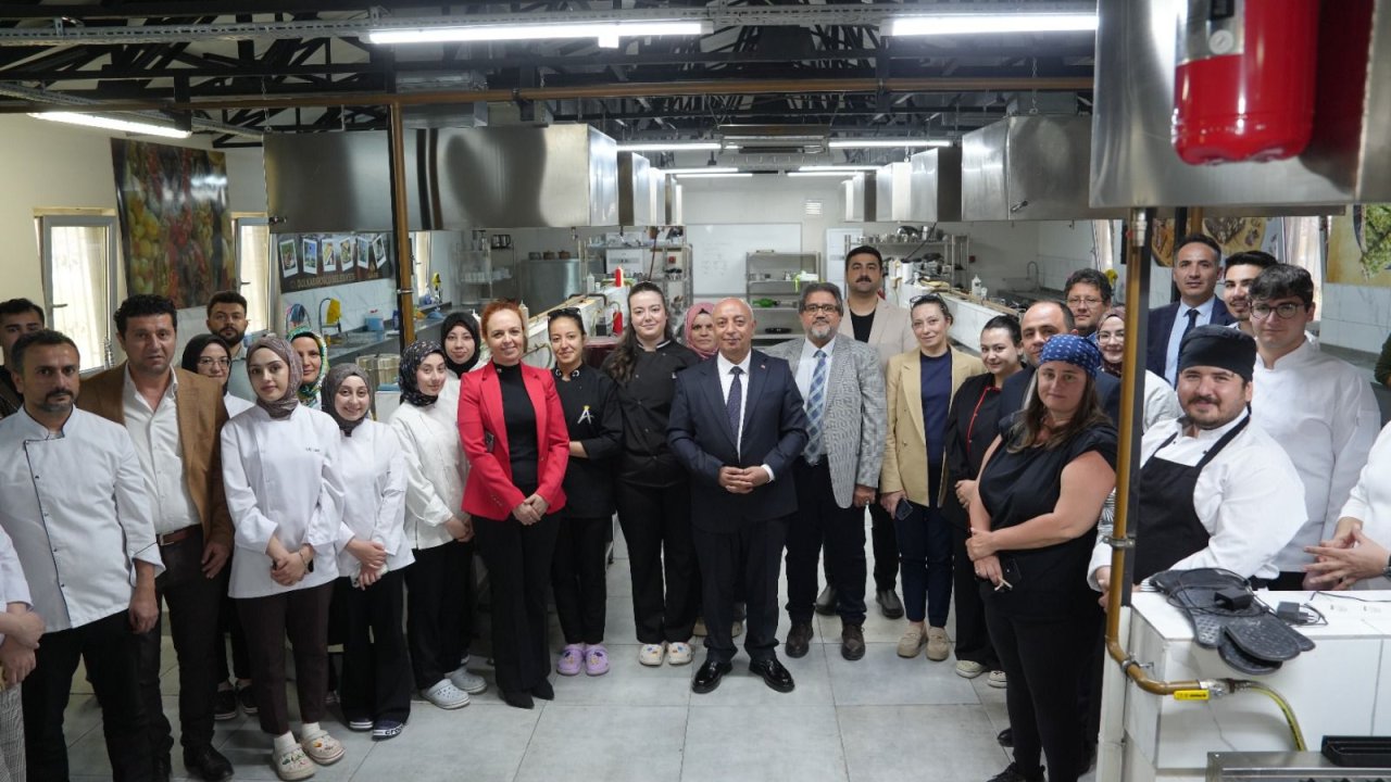 Kahramanmaraş KİÜ Rektörü Bakan Gastronomi Öğrencilerine konuk oldu!