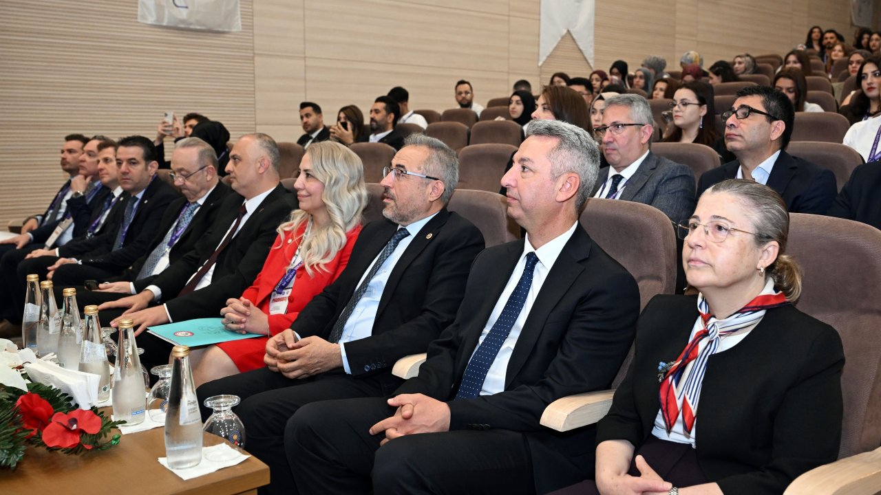 KSÜ, Eczacılık Kongresine Ev Sahipliği Yaptı!