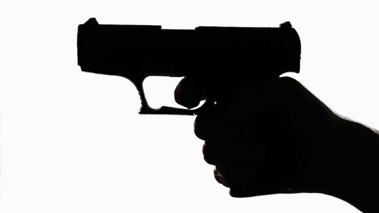 Kahramanmaraş’ta polis memuru eşini silahla yaraladı