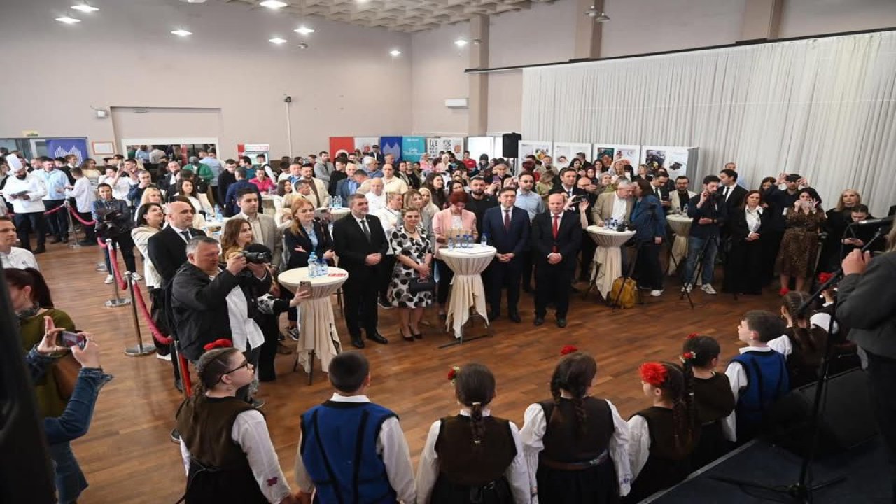 Kahramanmaraşlı öğrenciler Sırbistan'daki gastronomi yarışmasında Türkiye'yi gururlandırdı