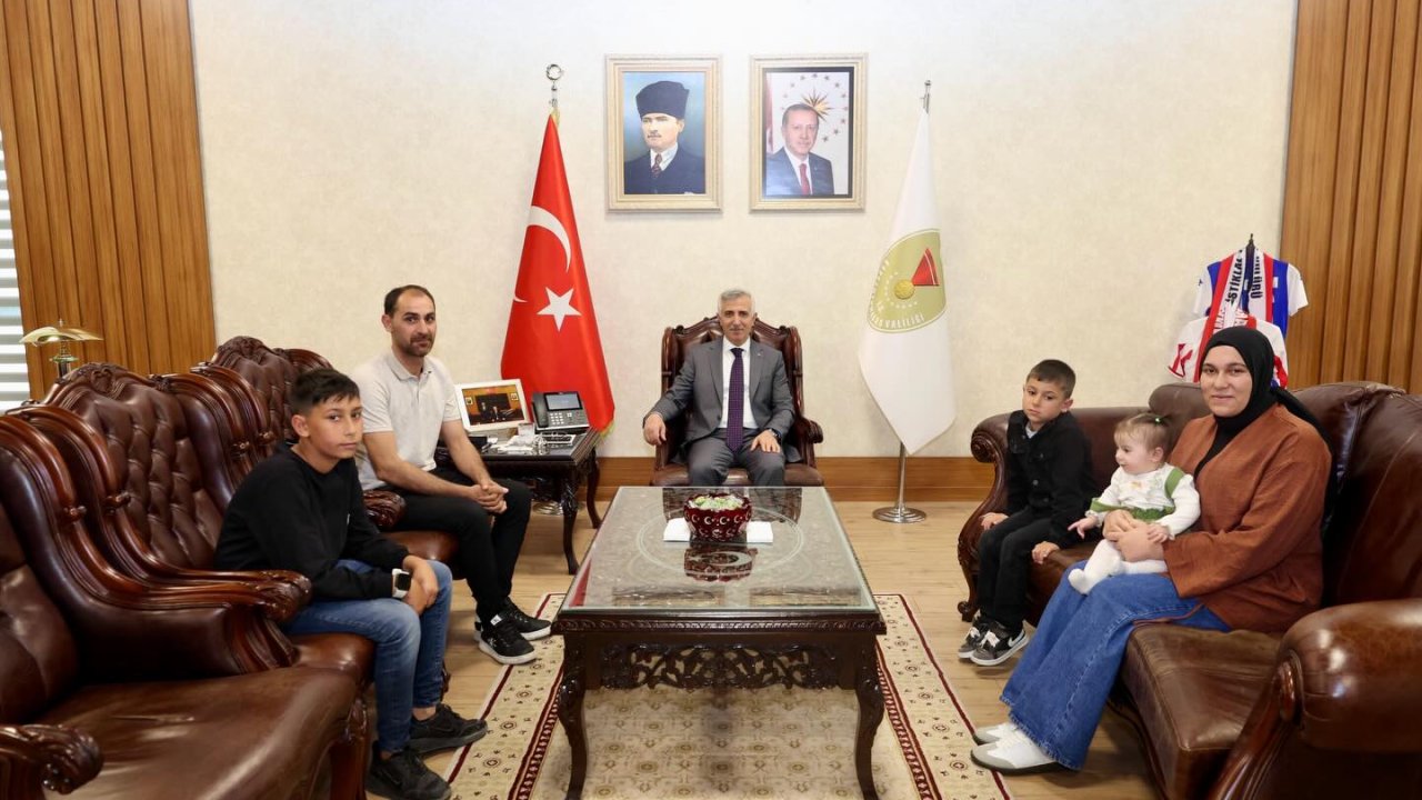 Kahramanmaraş'ta Bayrak Hassasiyeti: Yusuf Köylü Yürekleri ısıttı!