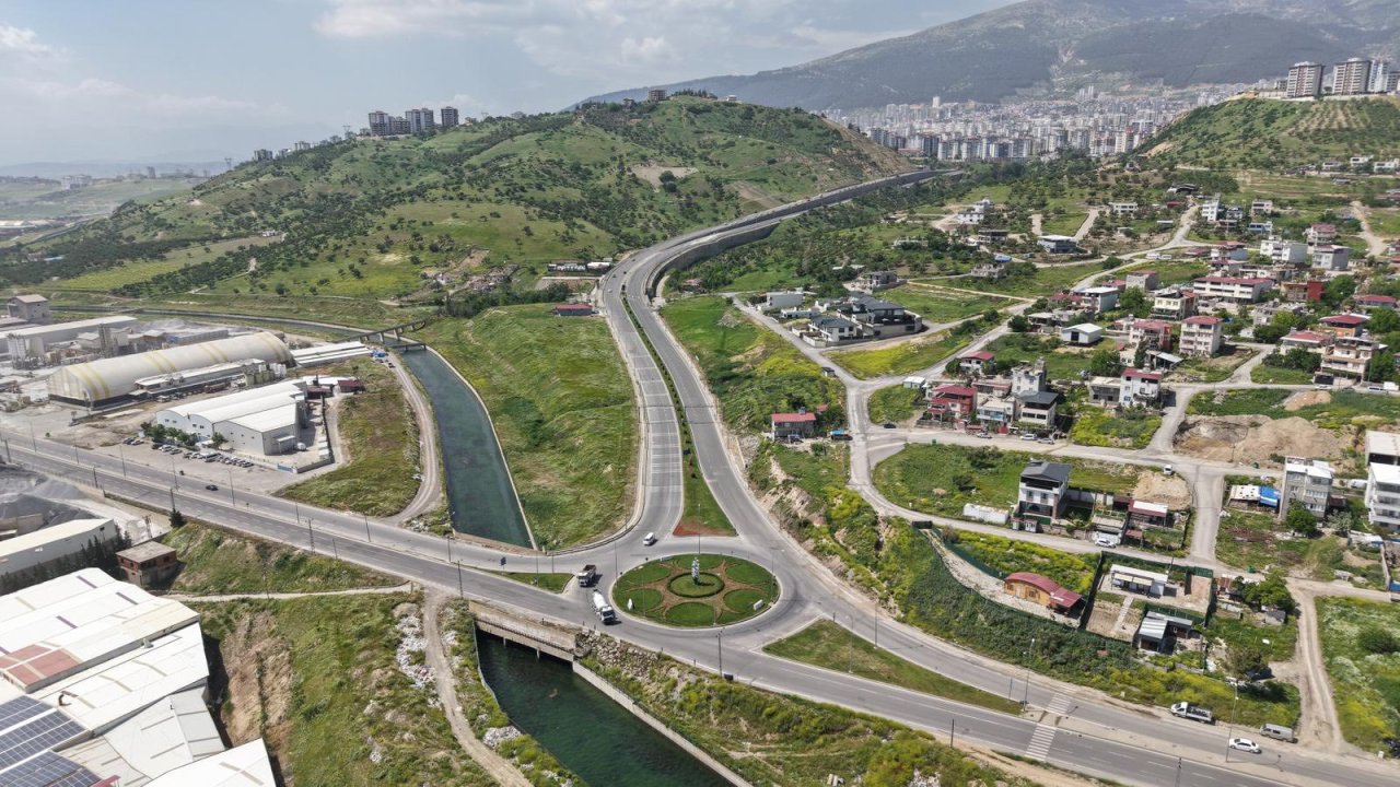 Kahramanmaraş’ta Sümbüllü Caddesi Çift Yönlü Trafiğe Kapatıldı!