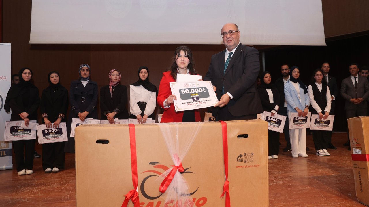 Gençler Kürsüde Projesi İl Finali Yoğun Katılımla Gerçekleştirildi!