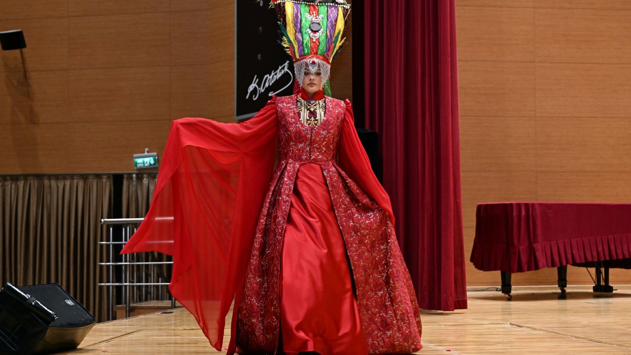 Kahramanmaraş’ta Kültür ve Sanat Dolu Defile: Anadolu’nun Sultanları Sahnedeydi