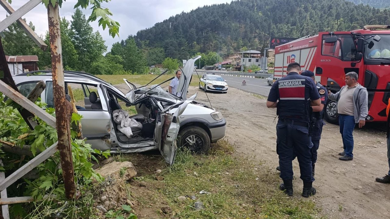 Kahramanmaraş’ta Otomobil Elektrik Direğine Çarptı: 1 Yaralı