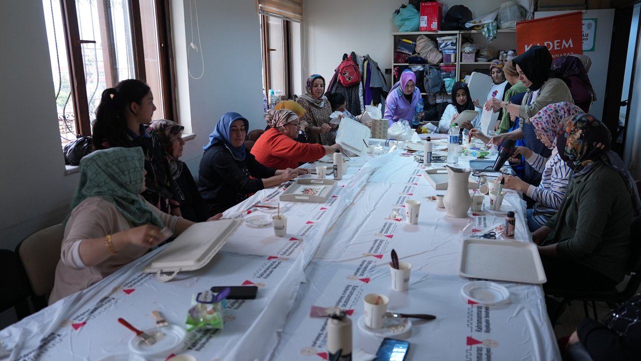 Büyükşehir’in Geri Dönüşüm Atölyesinde Kadın Emeği Göz Doldurdu