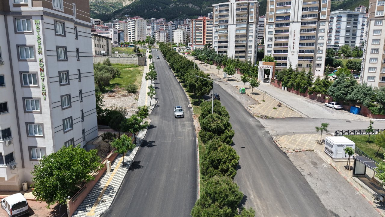 Büyükşehir, Ahır Dağı Caddesi’nde Asfalt Serimini Tamamladı