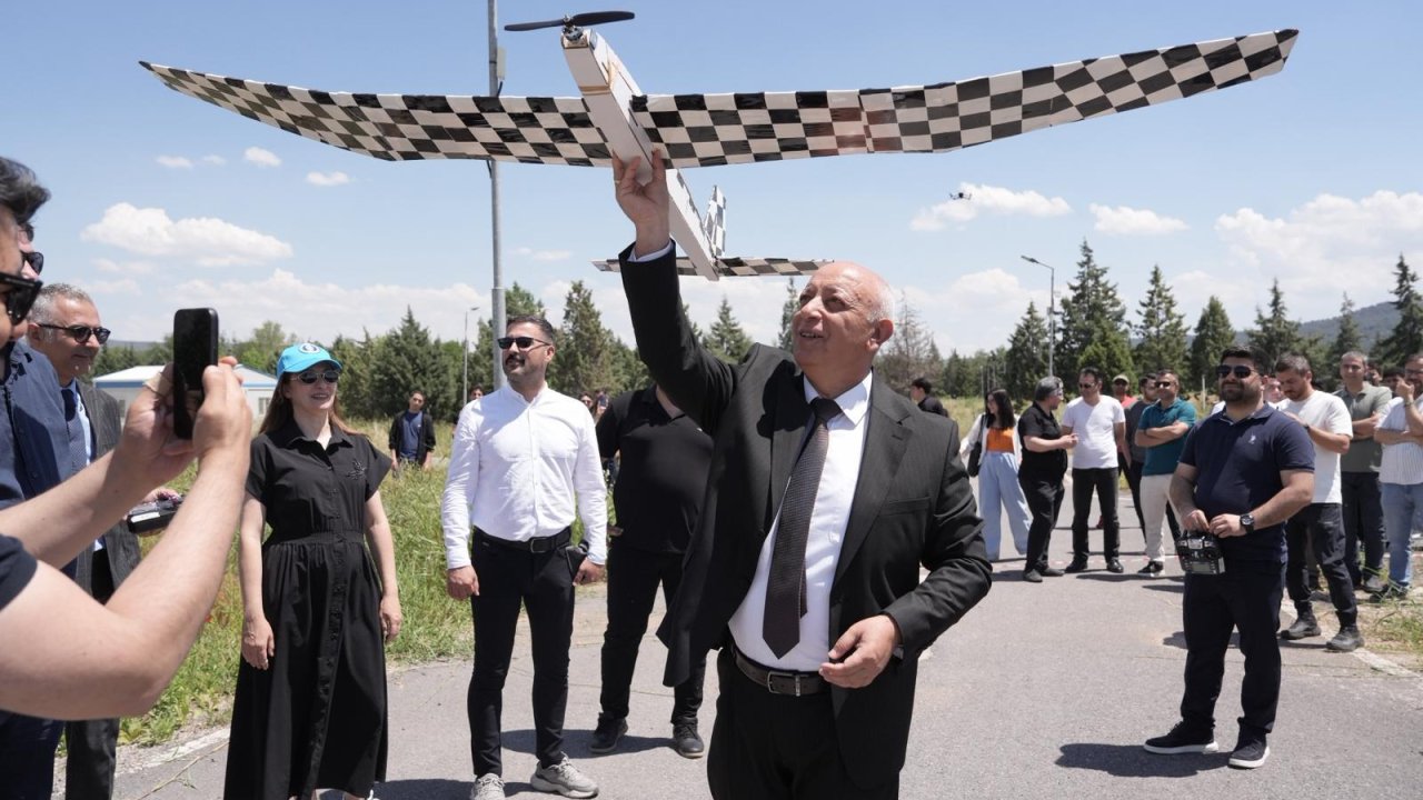 KİÜ İçin Gurur Günü: Öğrencilerin Tasarladığı İHA Prototipleri Gökyüzüyle Buluştu!