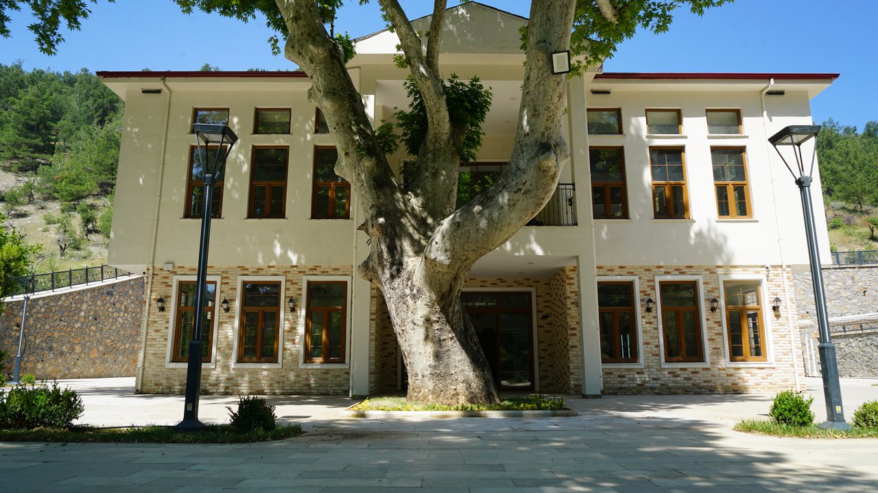 Çınaraltı Çay Bahçesi’nde Çalışmalar Tamamlanıyor!
