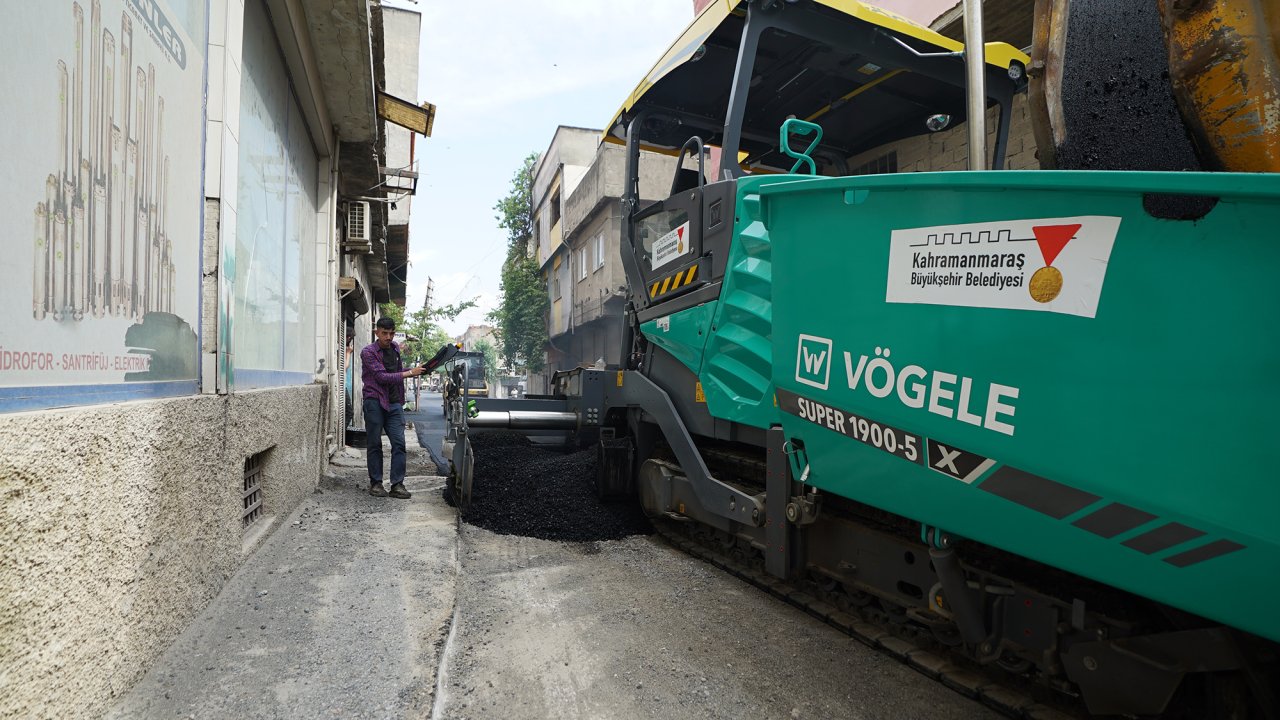 Büyükşehir, Sokak Sokak Cadde Cadde Asfalt Çalışmasını Sürdürüyor