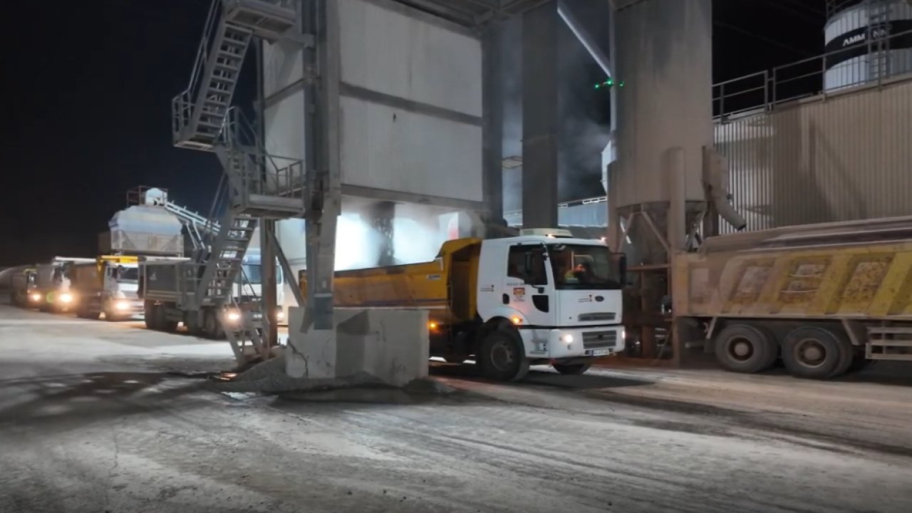 Kahramanmaraş’ta  Asfalt Seferberliğinin Kalbi Kılılı’daki Tesiste Atıyor!
