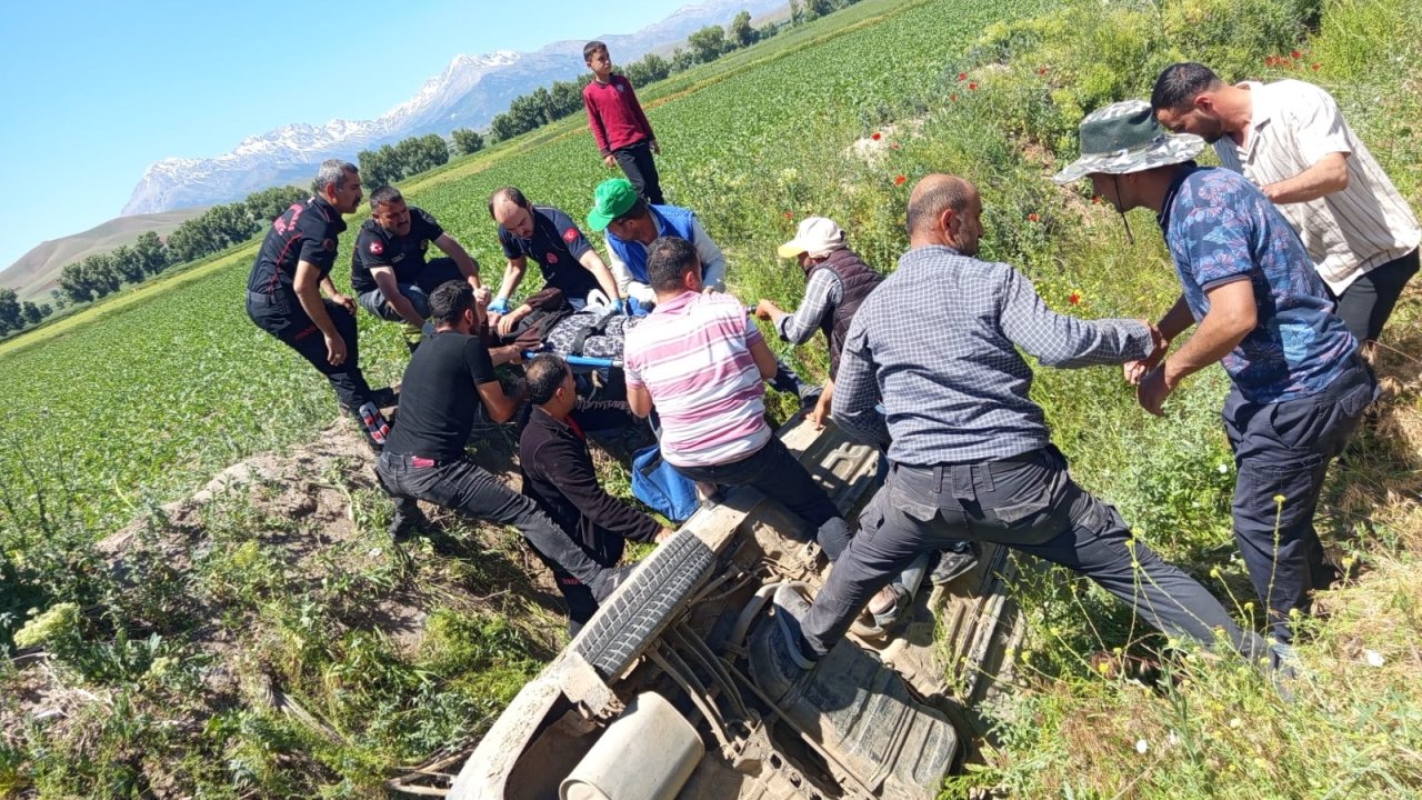 Elbistan’da Otomobil Sulama Kanalına Uçtu: 4 Yaralı!