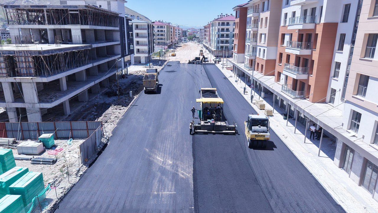 Büyükşehir, Elbistan Hacı Esat Efendi Caddesi’nde Kapsamlı Dönüşümü Başlattı!