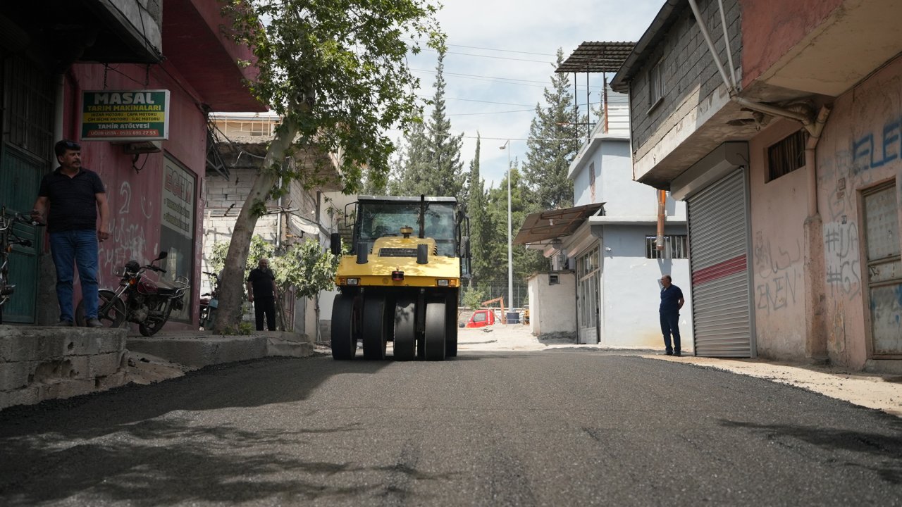 Kahramanmaraş’ta 17 Noktada Asfalt Mesaisi!
