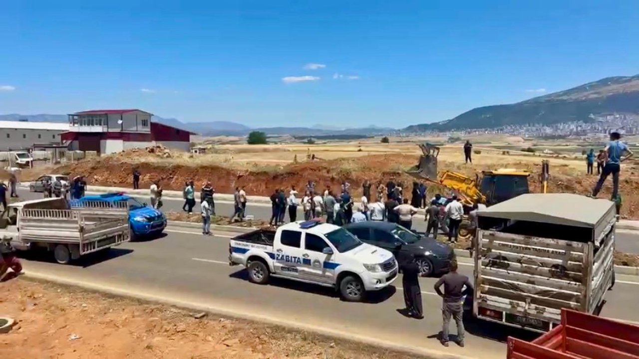 Kahramanmaraş’ta Kaçak Yapı Tepkisi! Batı Köyleri Yolu Ulaşıma Kapatıldı