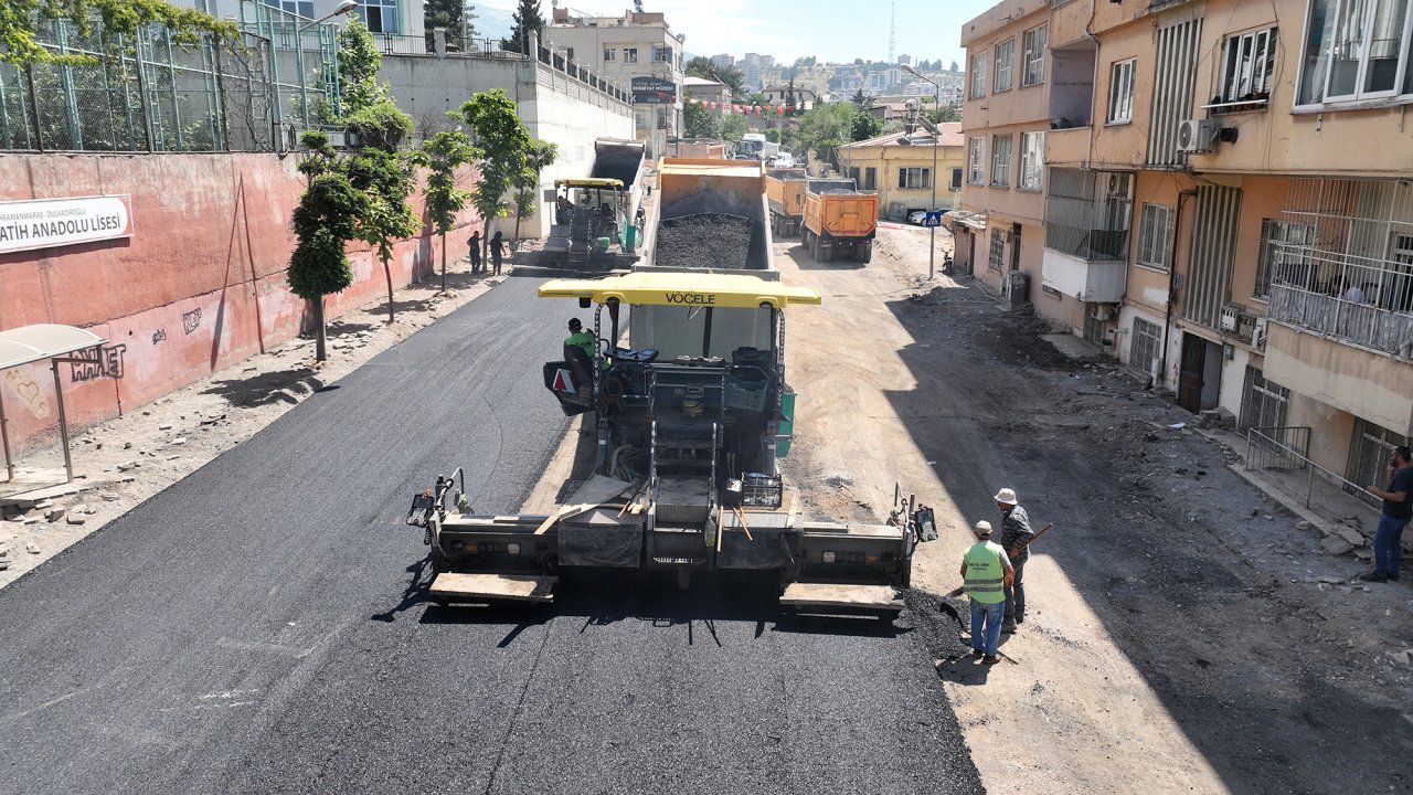 Büyükşehir, Dulkadiroğlu Gazneliler Caddesi’nde Asfalt Mesaisine Başladı