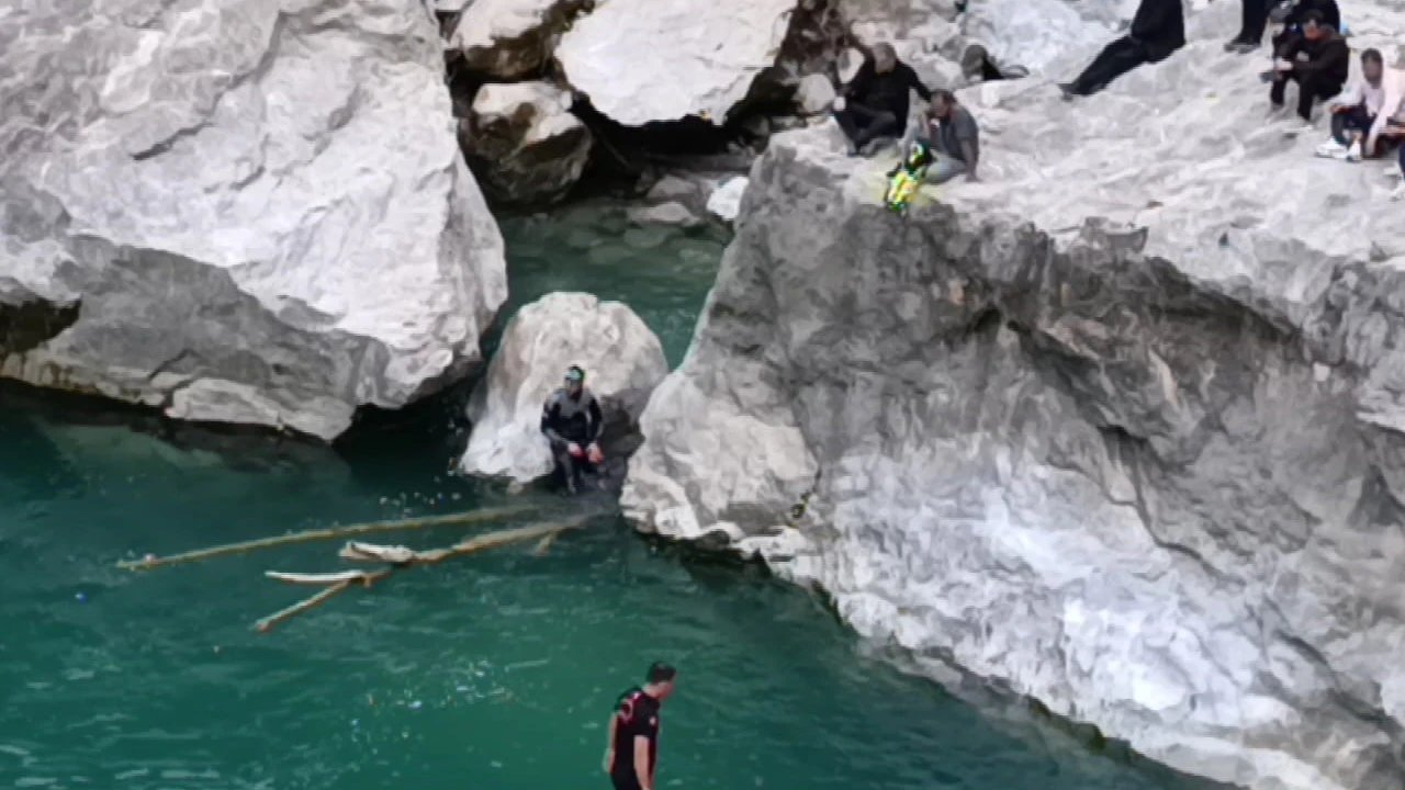Kahramanmaraş'ta Ceyhan Nehri'ne düşen vatandaştan haber alınamıyor