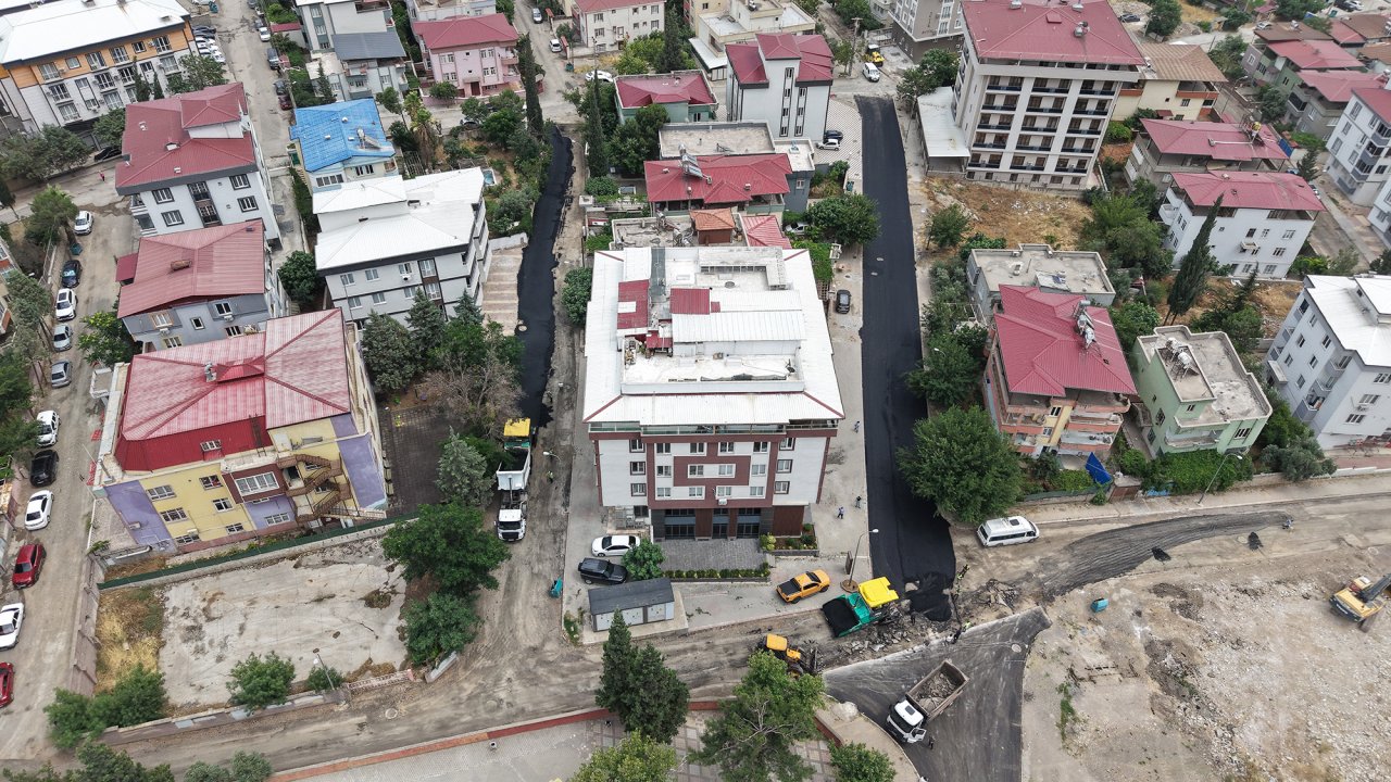 Büyükşehir, Dulkadiroğlu Egemenlik Mahallesi’nde de Asfalt Mesaisine Başladı