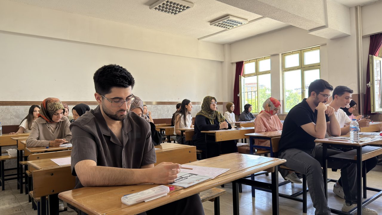 Kahramanmaraş’ta KPSS adaylarına gerçek sınav provası: 5 bin genç katıldı