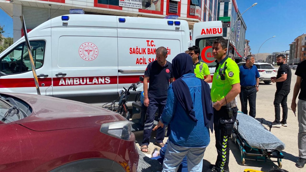 Kahramanmaraş’ta Elektrikli Araç Park Halindeki Otomobile Çarptı: 2 Yaralı