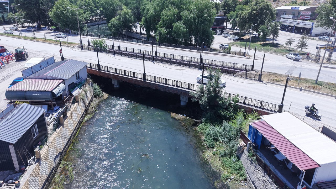 Elbistan’daki Köprüler Büyükşehir’in Dokunuşuyla Yenileniyor!