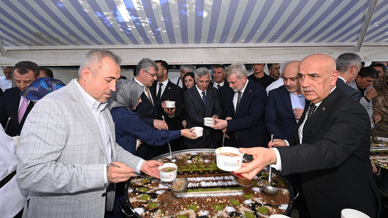 Kahramanmaraş Büyükşehir, 5 bin kişiye aşure dağıttı!