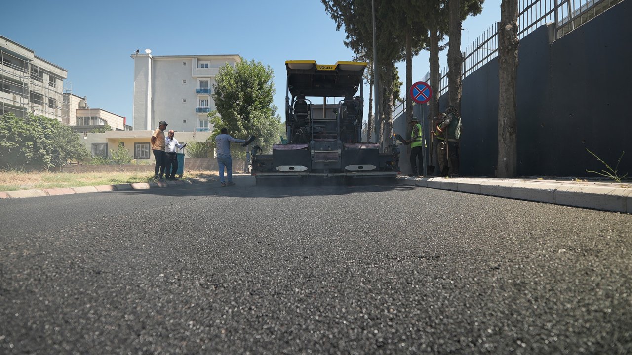 Büyükşehir, Dulkadiroğlu Bahçelievler’de Asfalt Mesaisine Başladı
