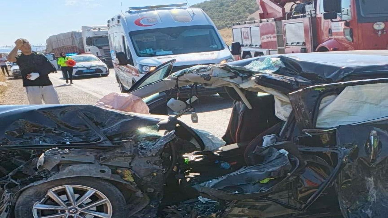 Kahramanmaraş’ta yolcu otobüsü ile otomobil çarpıştı: 2’si ağır 4 yaralı