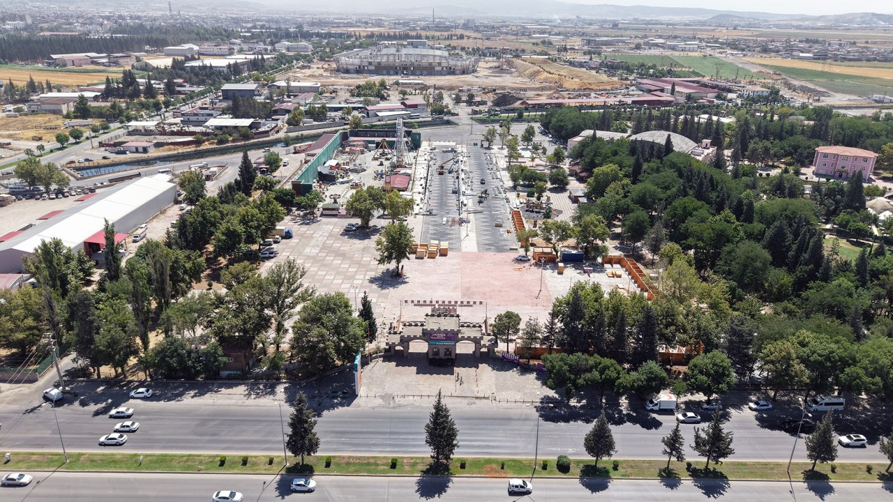 Kahramanmaraş’ta  Geleneksel Ağustos Fuarı Hazırlıkları Hızla Sürüyor