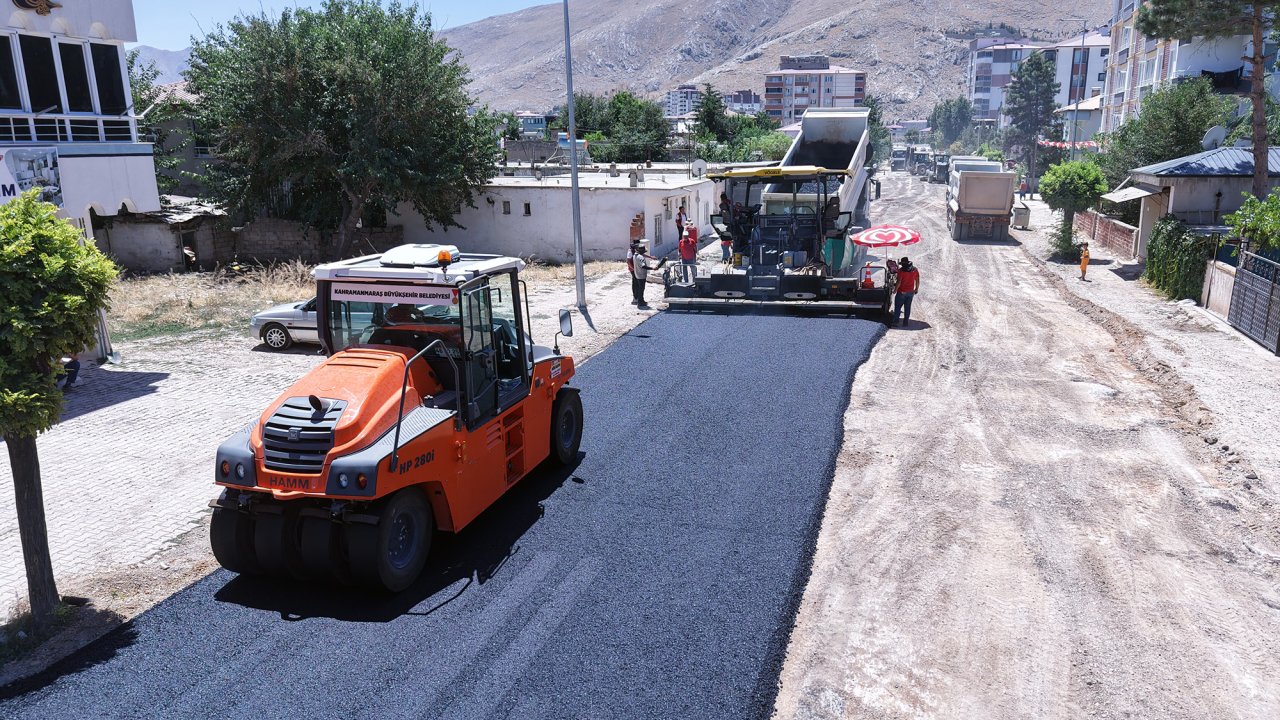 Büyükşehir’den Yeni Haftada 4 İlçe 37 Farklı Noktada Sıcak Asfalt Mesaisi