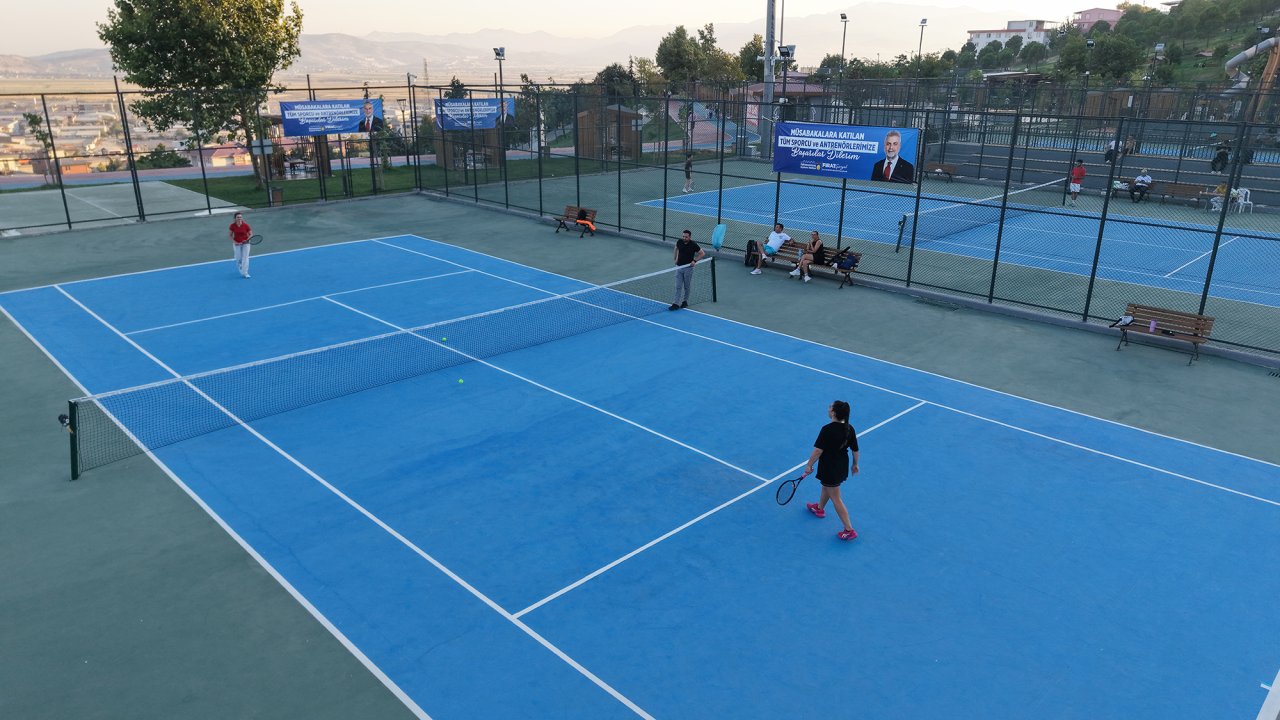 Kahramanmaraş Büyükşehir’in Ödüllü Turnuvasında 180 Sporcu Şampiyonluk İçin Ter Döküyor